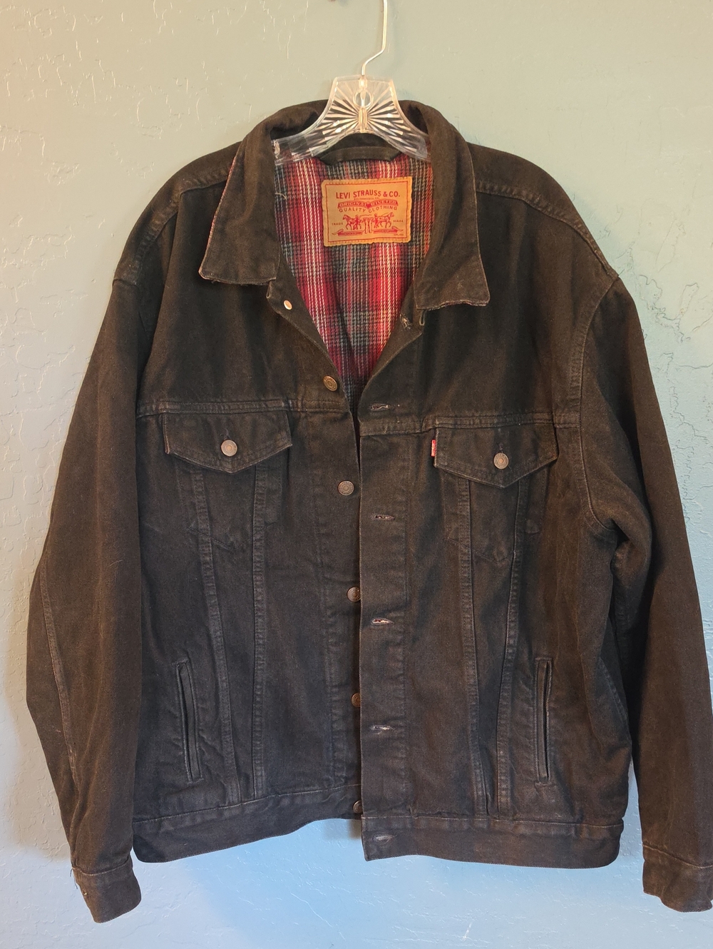 90s VTG Light Distressed Black Levi's Men's Denim-Style Jacket with Plaid Lining